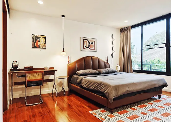 4br Modern Art With Free Wi-fi Netflix Vinyl Villa