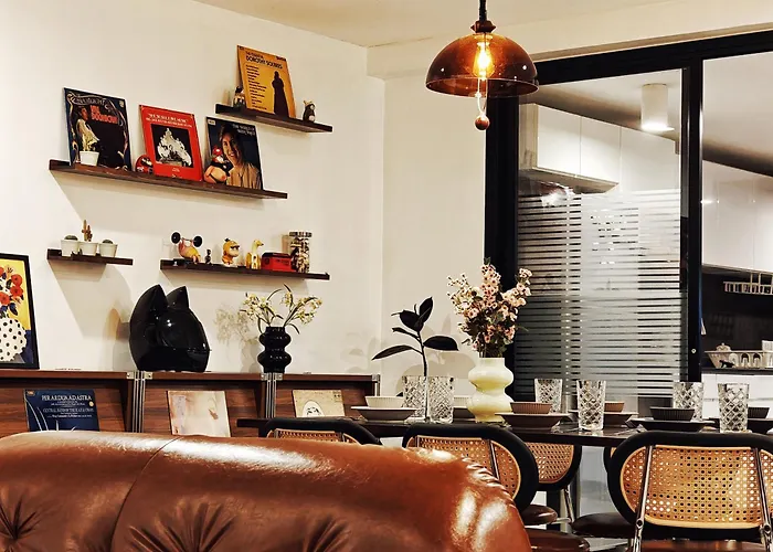 Villa 4br Modern Art With Free Wi-fi Netflix Vinyl Bangkok