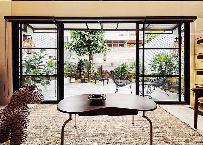 4br Modern Art With Free Wi-fi Netflix Vinyl Villa