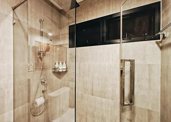 Villa 4br Modern Art With Free Wi-fi Netflix Vinyl Bangkok