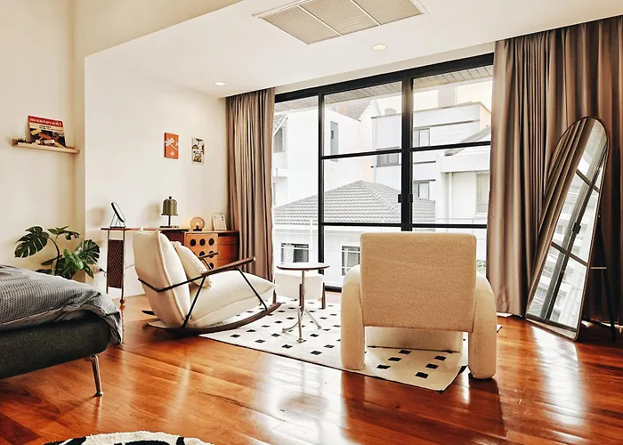 4br Modern Art With Free Wi-fi Netflix Vinyl Villa