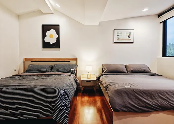 4br Modern Art With Free Wi-fi Netflix Vinyl Villa *