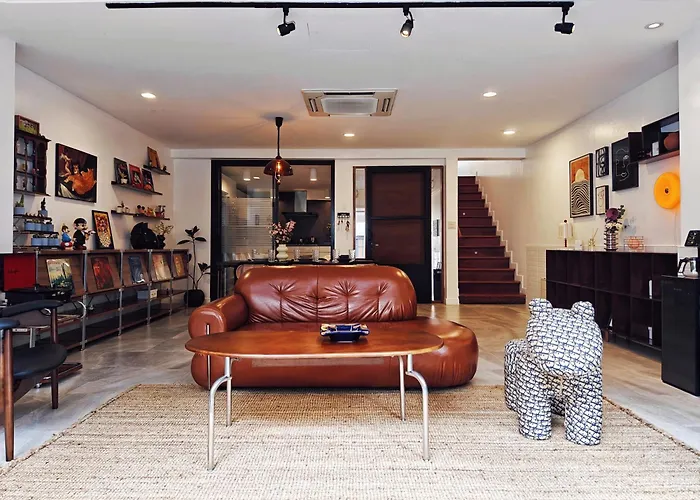4br Modern Art With Free Wi-fi Netflix Vinyl Villa Bangkok
