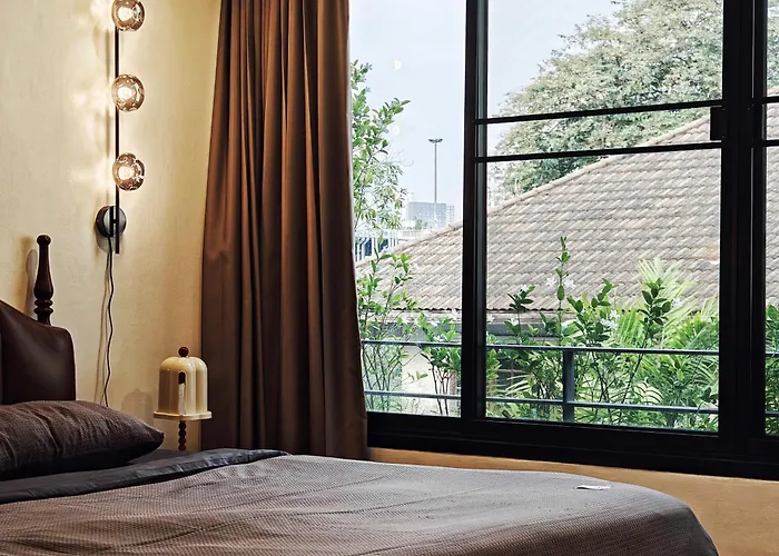 4br Modern Art With Free Wi-fi Netflix Vinyl Villa Bangkok