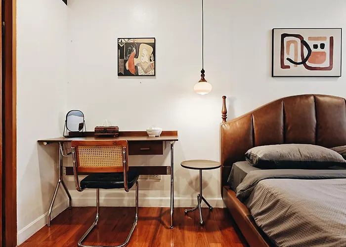 4br Modern Art With Free Wi-fi Netflix Vinyl Villa