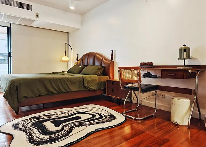 4br Modern Art With Free Wi-fi Netflix Vinyl Villa