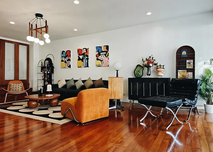 4br Modern Art With Free Wi-fi Netflix Vinyl Villa