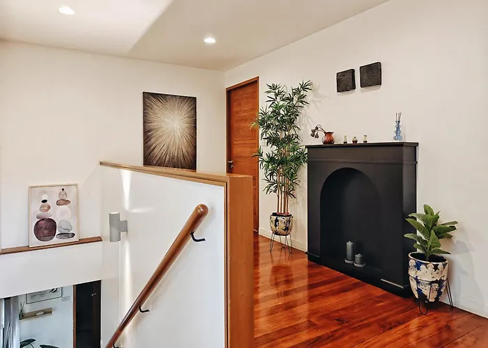4br Modern Art With Free Wi-fi Netflix Vinyl