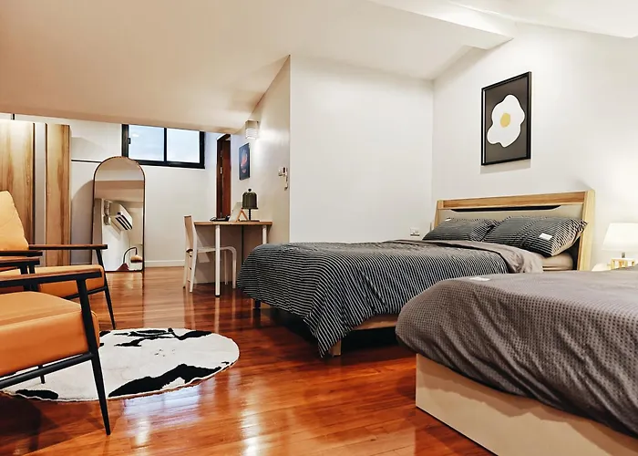 4br Modern Art With Free Wi-fi Netflix Vinyl Villa *